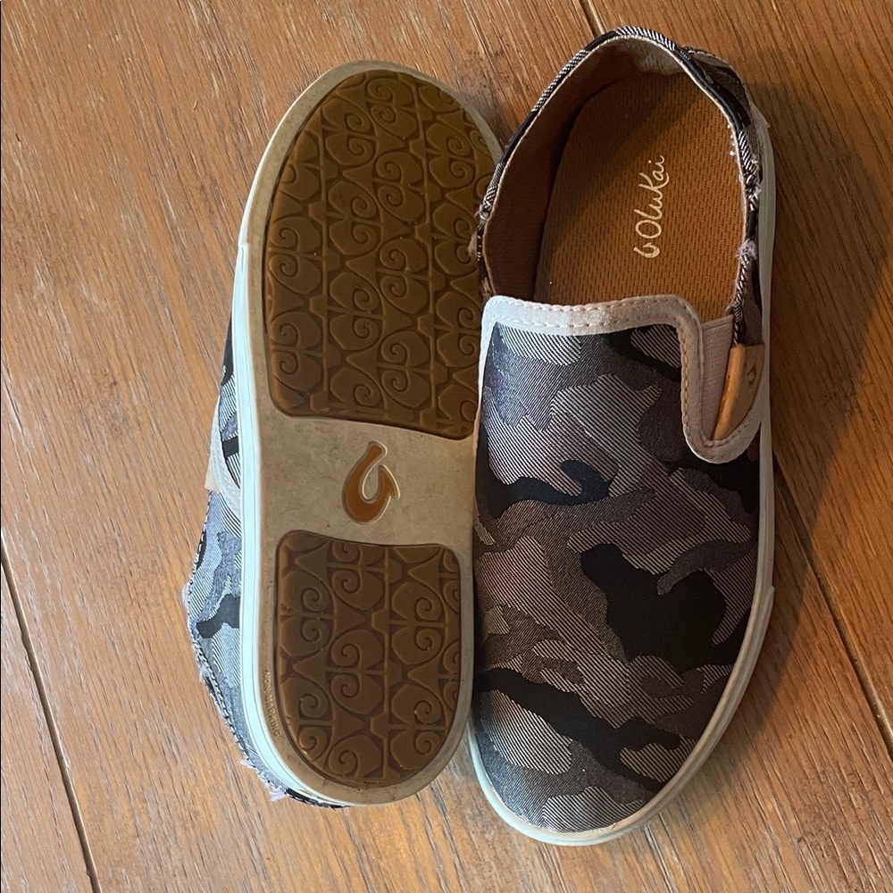 OluKai women’s Slip-On Camo Shoes in Gray and Black with pink hue